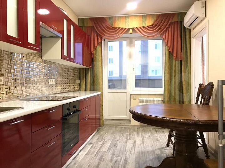 2-к. квартира, 54 м², 3/10 эт.
