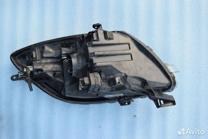 Фара передняя правая Toyota Yaris 2 811100D130