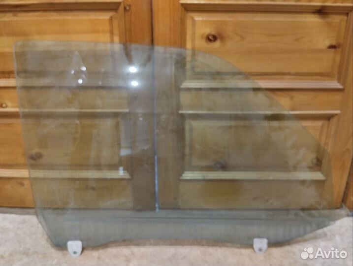 Запчасть правой двери Степвагон RF1