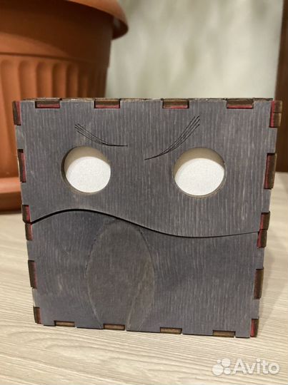 Деревянная шкатулка