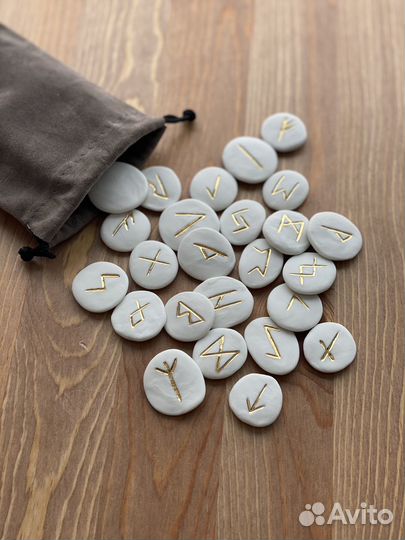 Скандинавские руны с золотом, новые