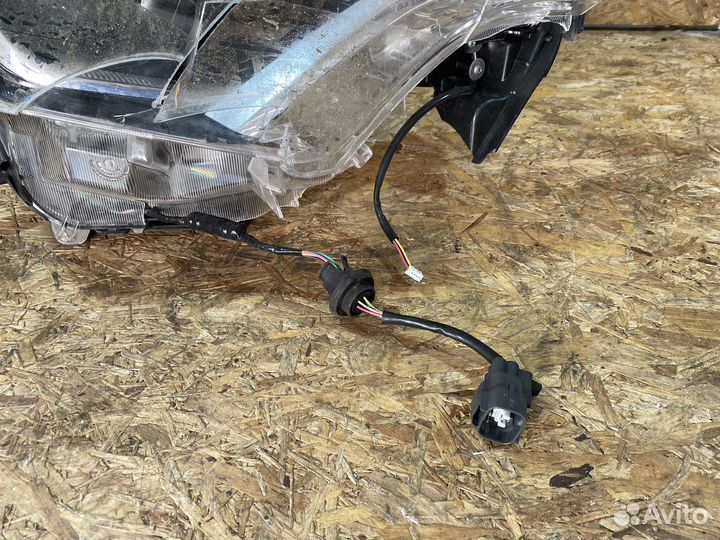 Фара правая Toyota RAV4 CA40 Restail LED