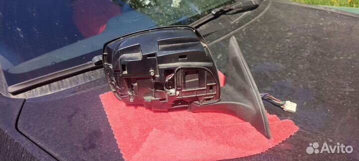 Боковое зеркало