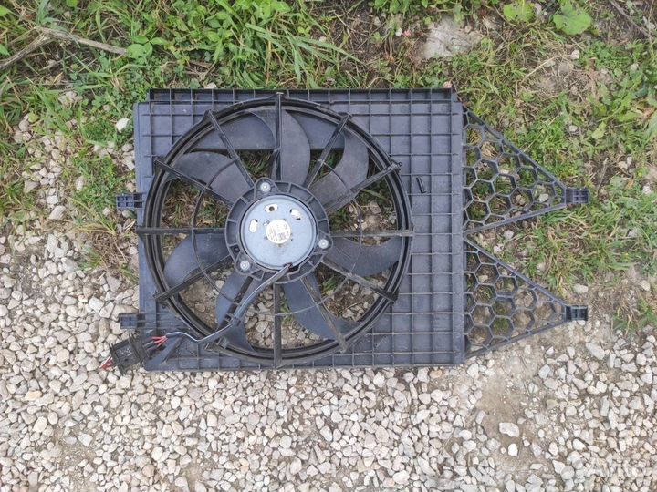 Диффузор радиатора Volkswagen Polo лифтбек 1.6