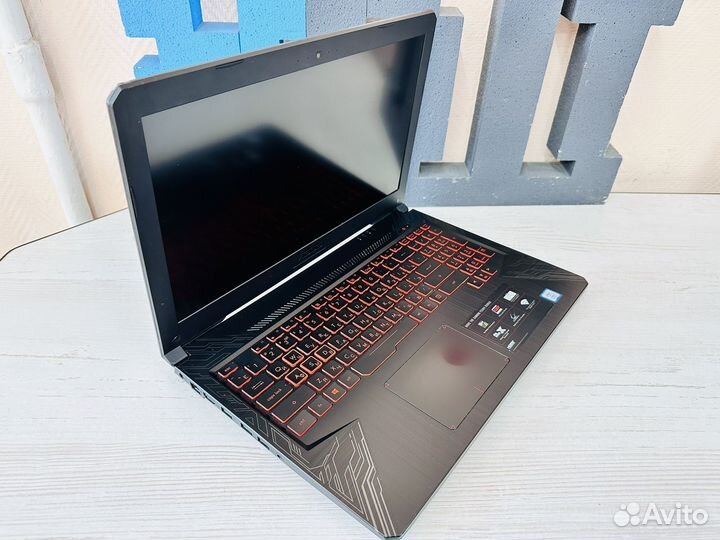 Игровой ноутбук asus i5-8300 GTX 1050ti 4gb