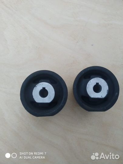 Сайлентблоки переднего моста jeep grand cherokee w