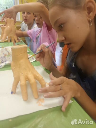 Гипсовая рука вещь из Аддамс