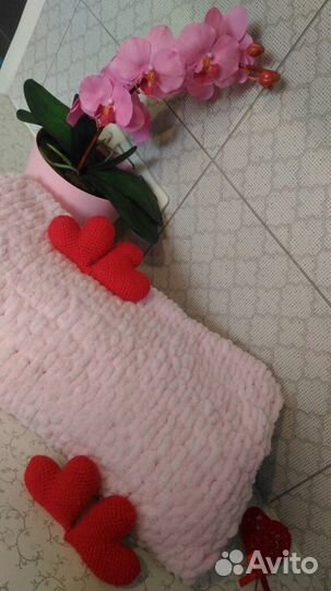 Вязаные плюшевые пледы и пончики