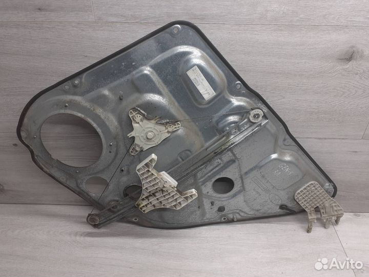 Стеклоподъемник задний левый Hyundai Genesis