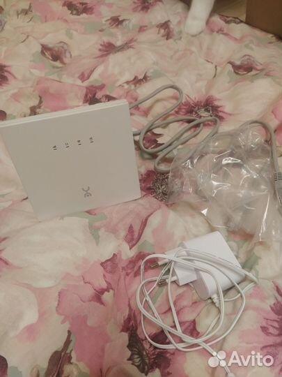 Интернет центр Yota3 (Роутер Wi-Fi)