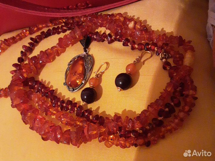 Янтарные бусы