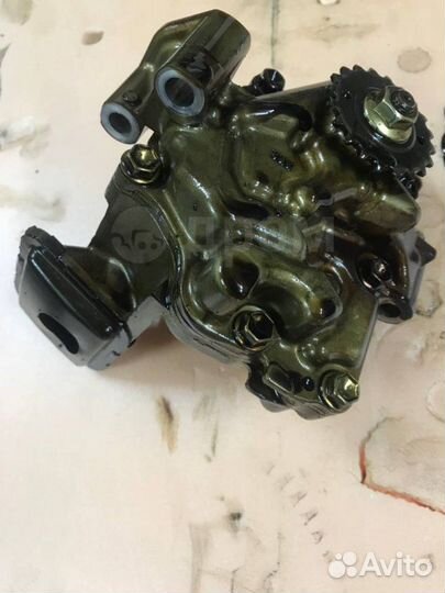 Масляный насос Toyota Corolla Fielder ZRE142