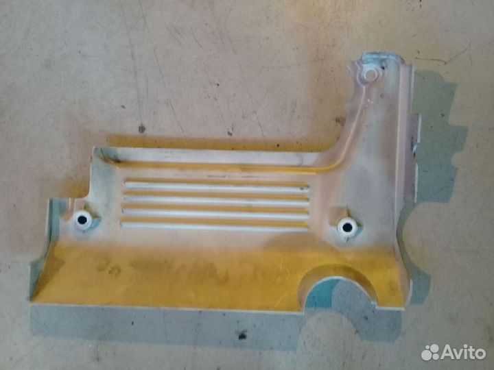 Декоративная крышка двс 1404138U00 Nissan Cefiro A