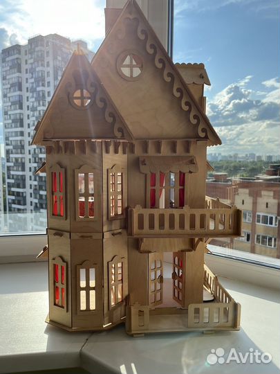 Деревянный кукольный домик с мебелью