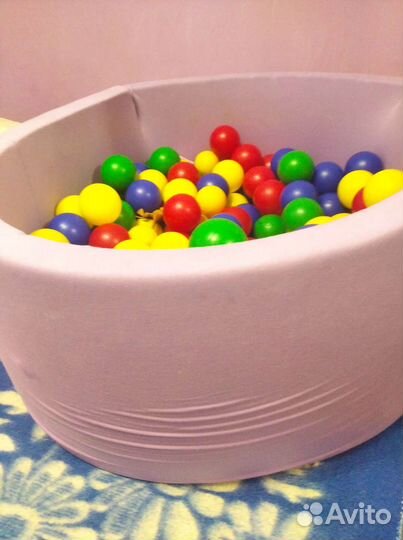 Сухой бассейн с шариками