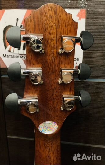 Электроакустическая гитара Crafter + аксессуар