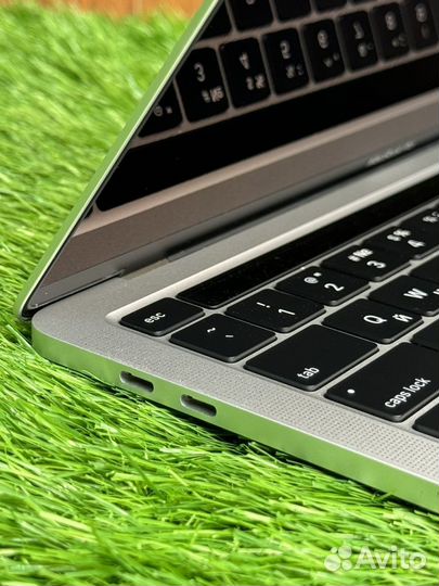 MacBook Pro 13 2020 M1 / 8 / 512 / Silver