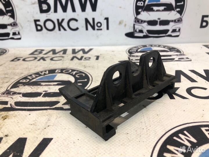 Крепление бампера заднее Bmw 5 E39 M54B25 2002