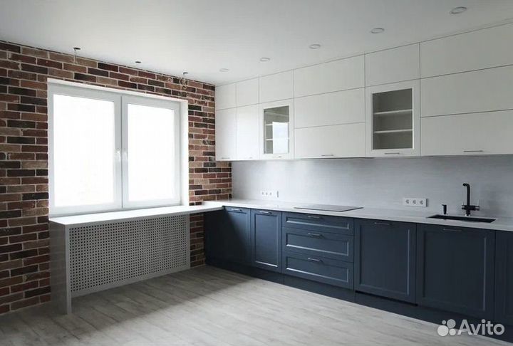 Угловая кухня со встроенной техникой