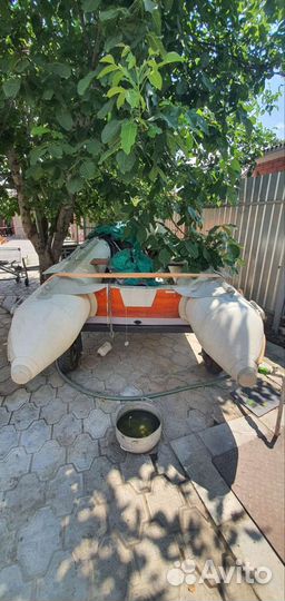 Лодка с мотором