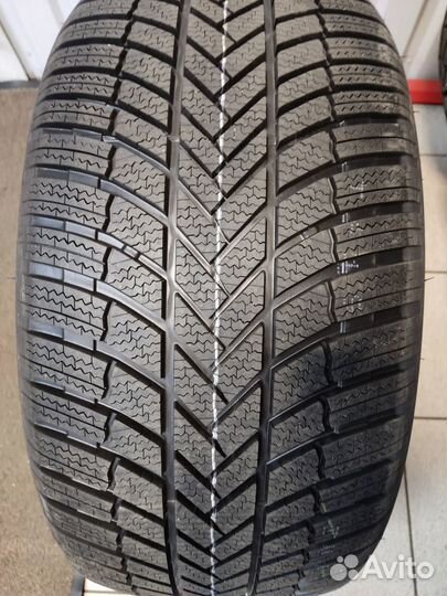 Bridgestone Blizzak LM-005 235/50 R19 103V