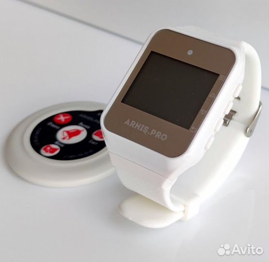 Комплекты вызова персонала: кнопка вызова и часы