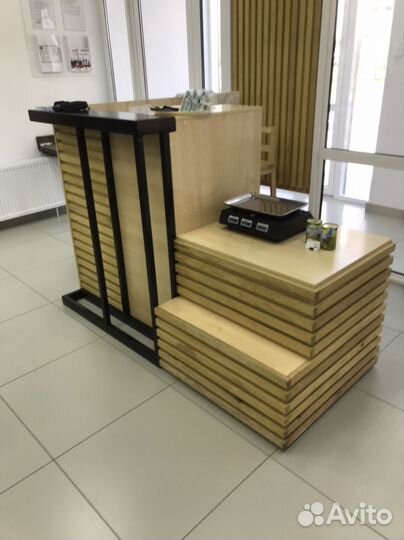 Стойка ресепшн + зона кофе