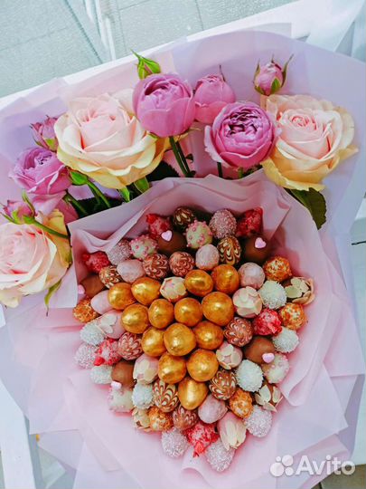 Цветы и клубника в шоколаде