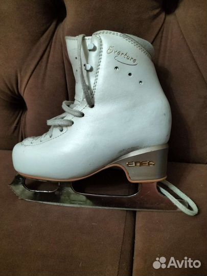 Фигурные коньки edea