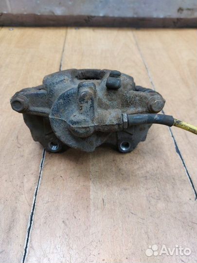 Тормозной суппорт передний правый Opel Corsa D