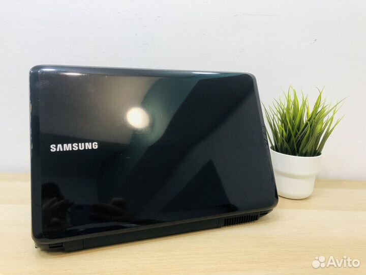 Ноутбук Samsung для работы и офиса