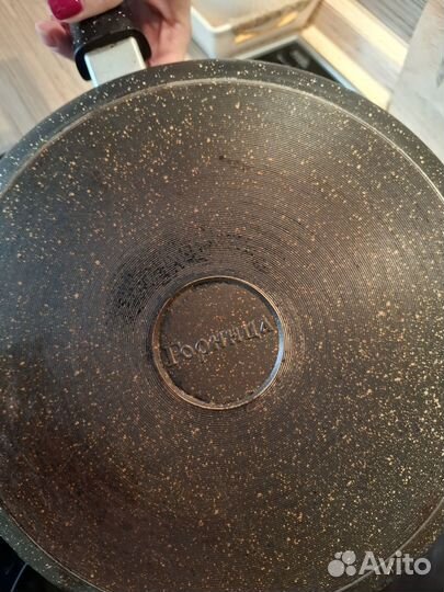 Сковорода антипригарная 28 см