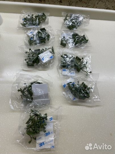 Крючок-зажим самоклеящийся