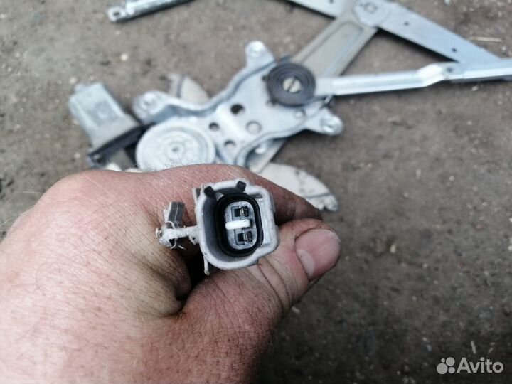 Стеклоподъемник передний правый Toyota LC Prado 90