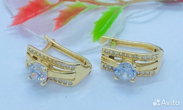 Серьги с синтетическим камнем Золото