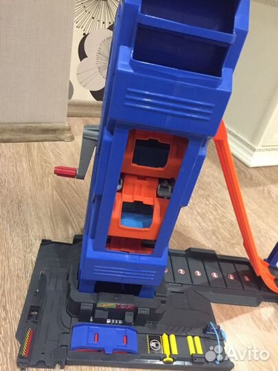 Трек, гараж, парковка хотвилс