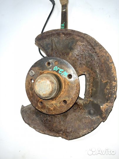 Кулак поворотный передний левый Mercedes W210