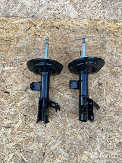 Армотизатор передний левый и правый Camry XV70