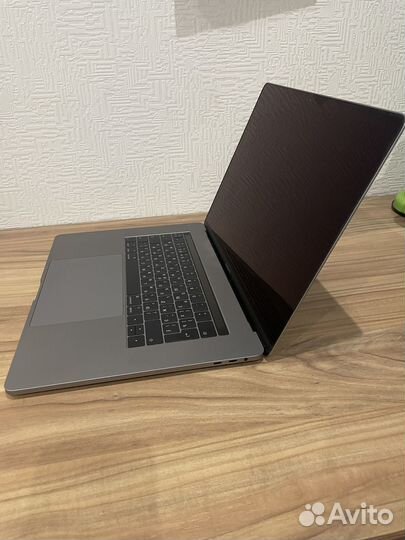 Продам Мак Бук Про 15 2017 года