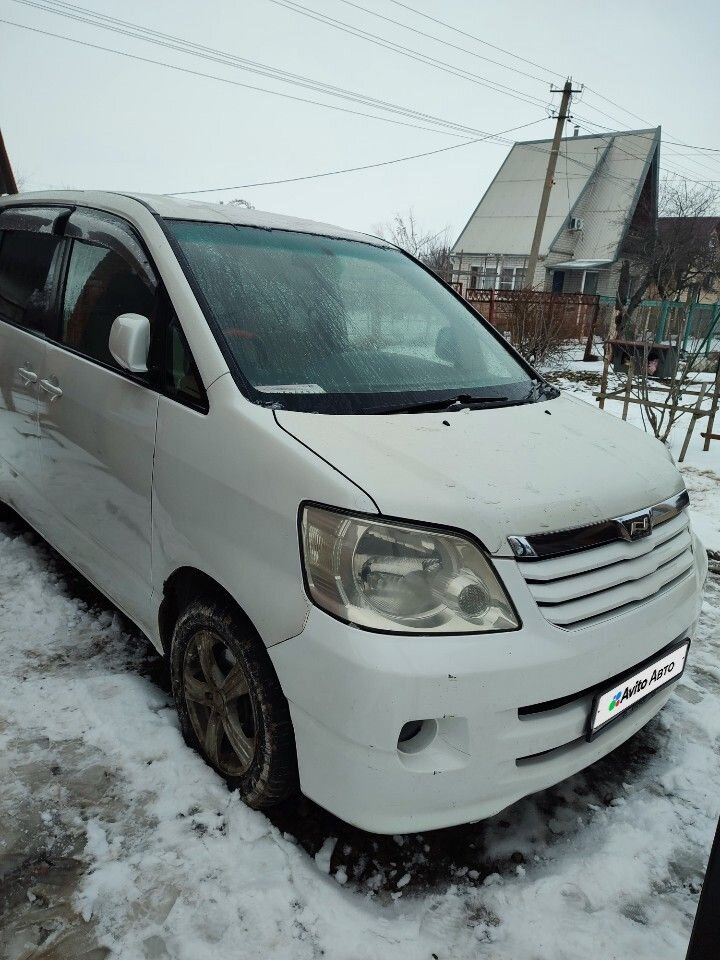 Toyota Noah: фото из отзыва