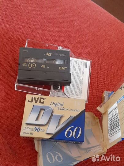 Видеокасеты три.новые.мини