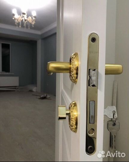 Установшик дверей