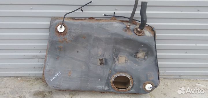 Бак Toyota Avensis 1 1997-2003