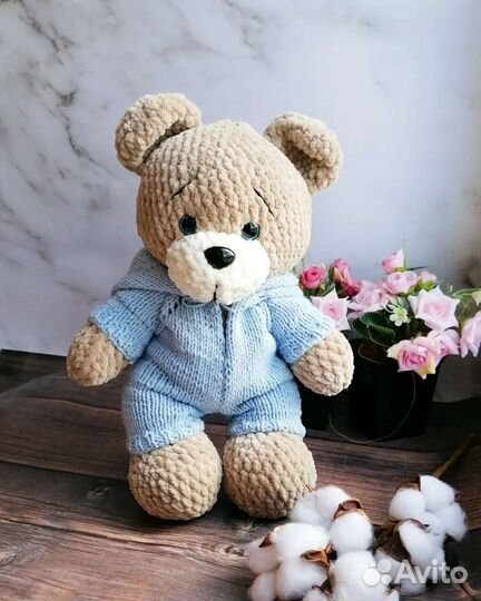 Вязаная игрушка ручной работы мишка