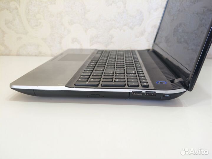 Samsung Np300E5A(i5/8gb/SSD/2 GPU)