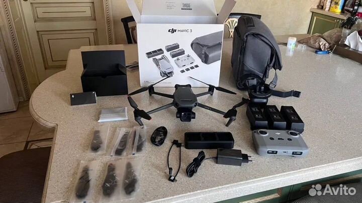 Квадрокоптер DJI Mavic 3 Fly More Combo