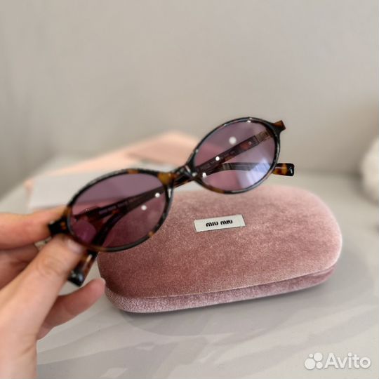 Солнцезащитные очки Miu Miu Regard