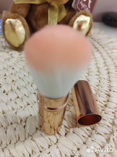 Кисть для макияжа в футляре складная для пудры