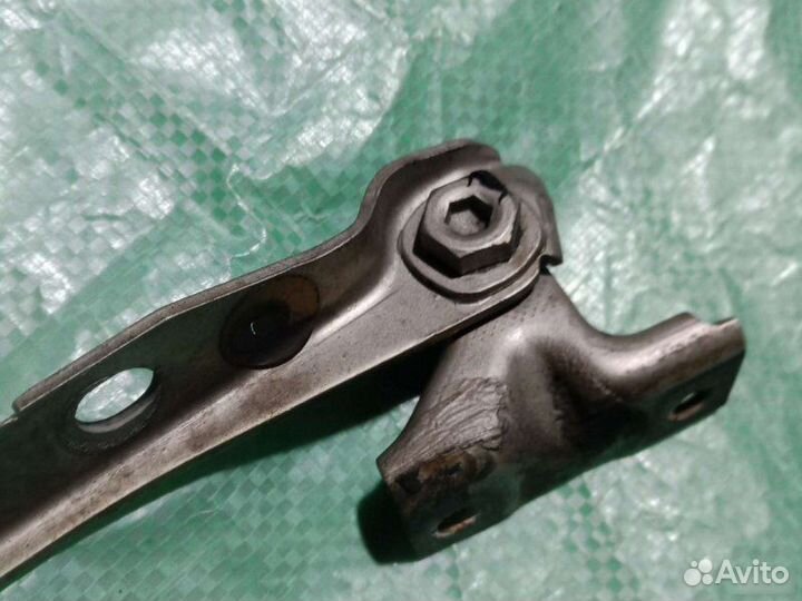 Петля капота правая Audi 80 B3