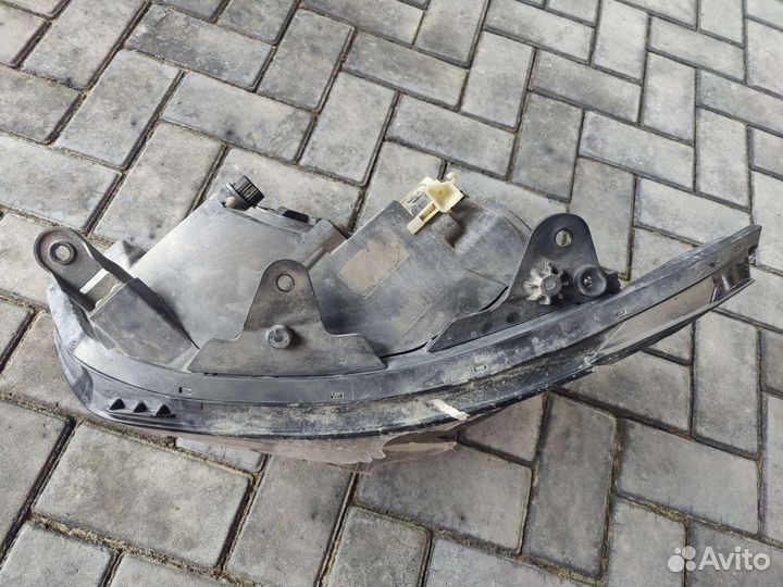 Фара Genesis g80